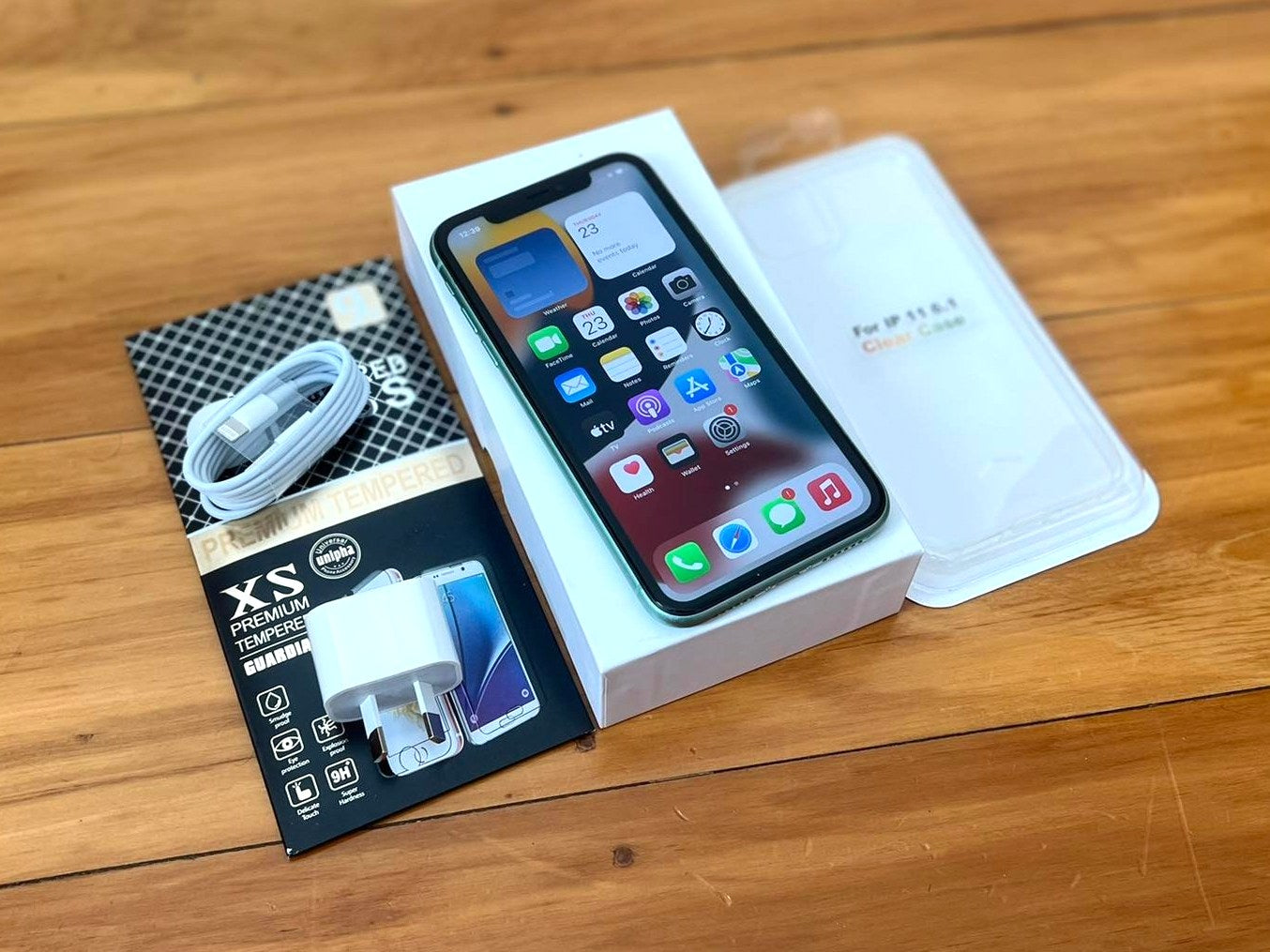 Apple iPhone 11 128GB Green Dual Sim (Like New) New Battery, Case, Glass Screen Protector & Shipping