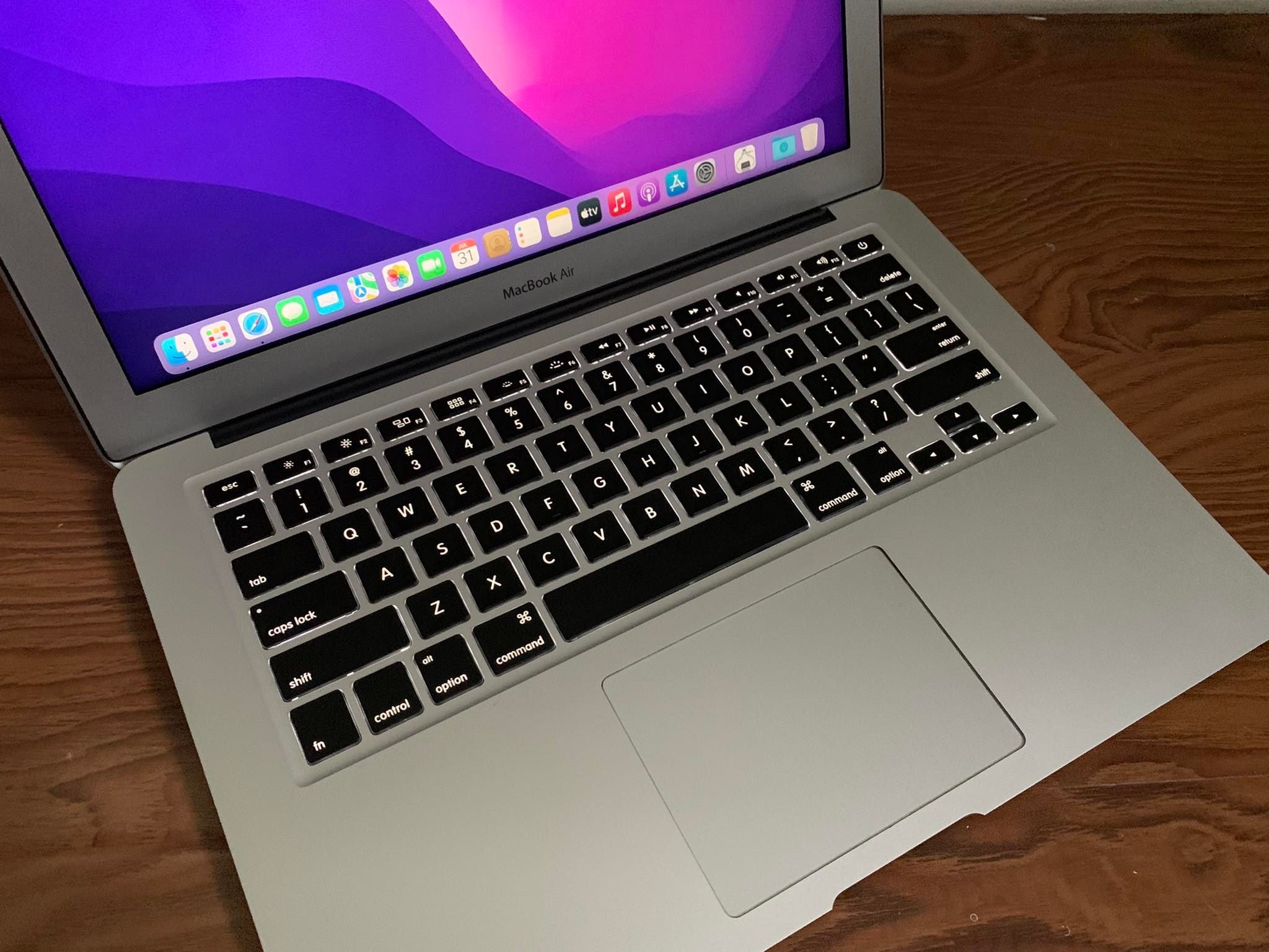 Apple MacBook Air 13 inch 2017 256GB Ultralight Weight suitable for School, Uni & Travelling