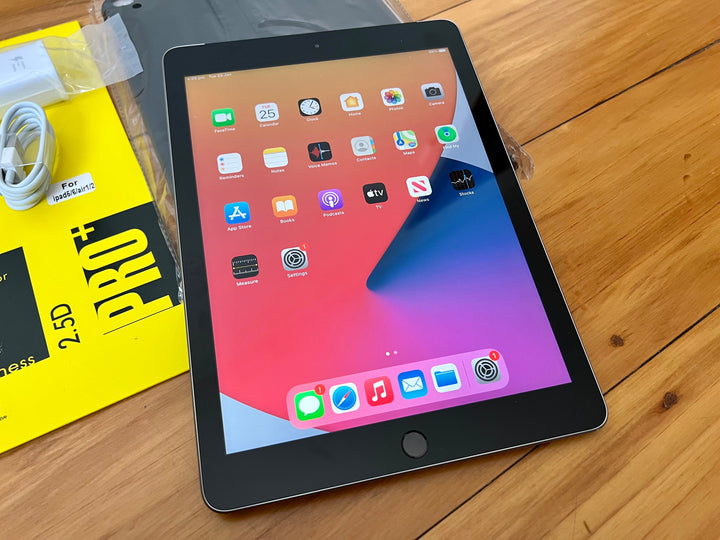 Apple iPad 6th Gen 32GB Wi-Fi + Cellular 3G/4G Space Gray - New Glass Screen Protector (As New)