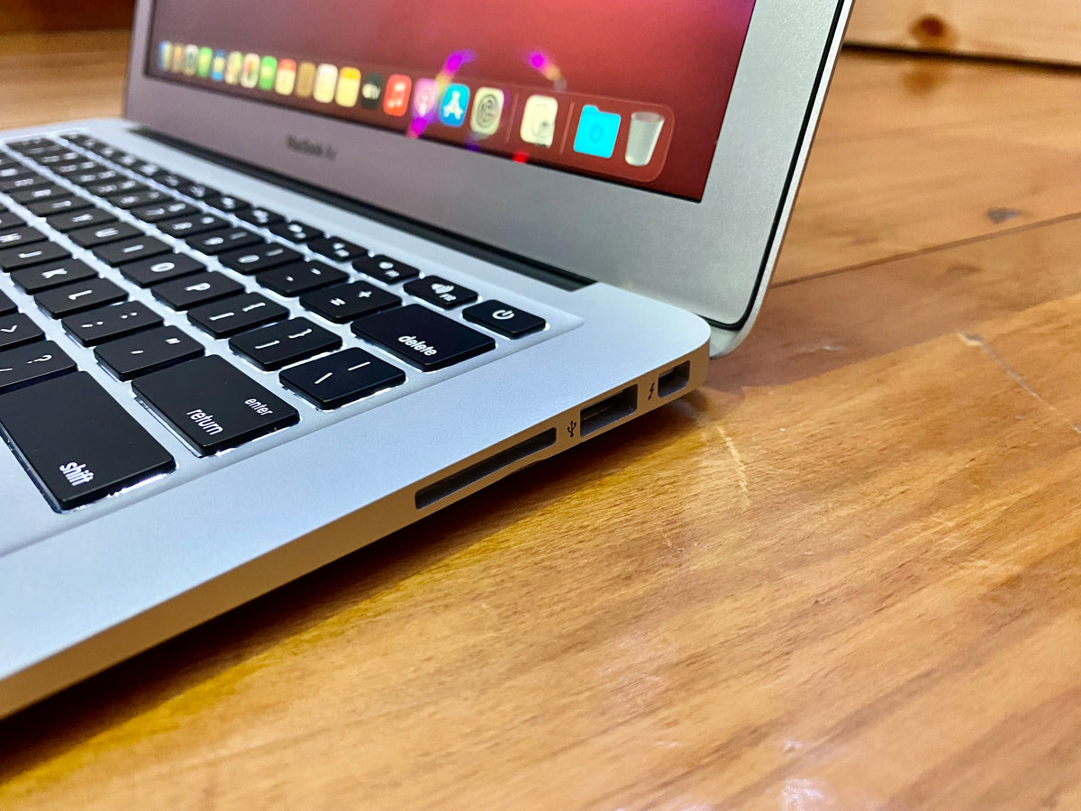 Apple MacBook Air 13-inch Laptop - Intel Core i5 1.6GHz - 8GB RAM - 128GB SSD - macOS Monterey - Used